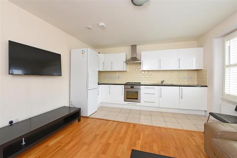 3 bedroom apartment to rent - Putney High Street, Flat C, Putney