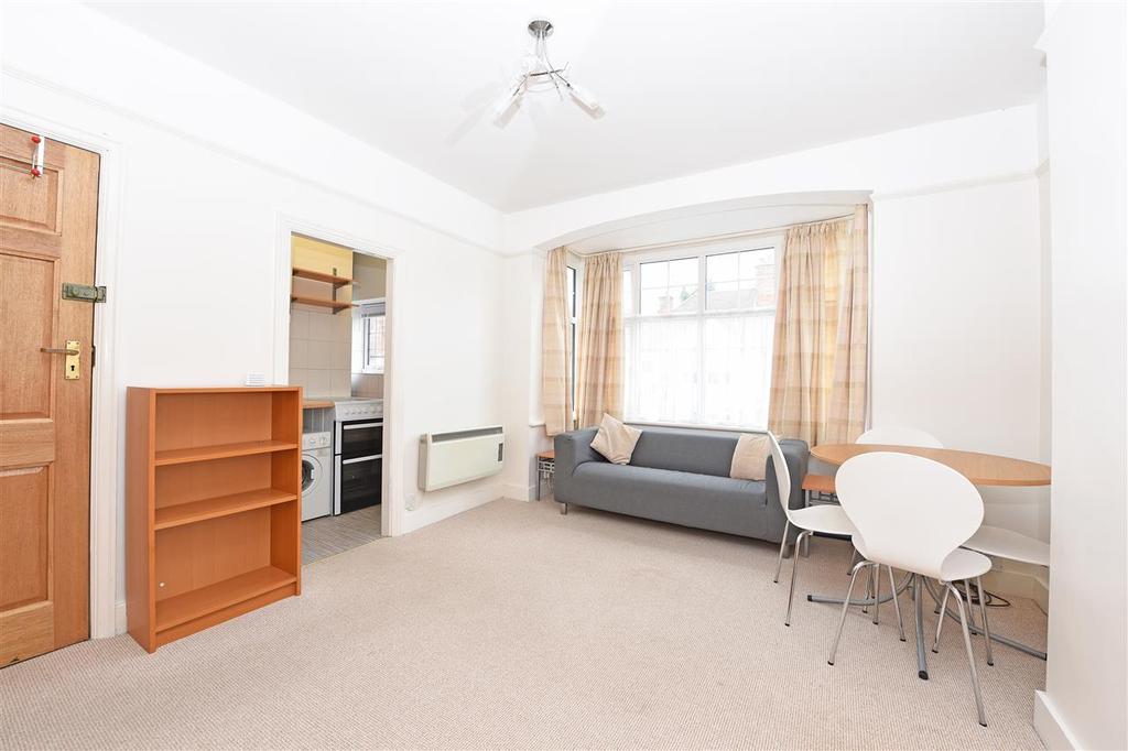 Compton Road, Wimbledon, London Studio £1,100 pcm (£254 pw)