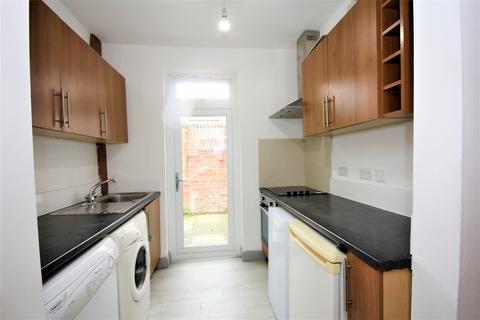 5 bedroom terraced house to rent, Eldon Street, Preston PR1