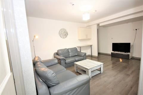 5 bedroom flat to rent, Adelphi Street, Preston PR1