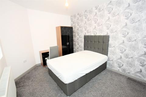 5 bedroom flat to rent, Adelphi Street, Preston PR1