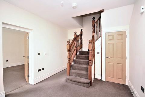 5 bedroom detached house to rent, Halkin Close, Preston PR2