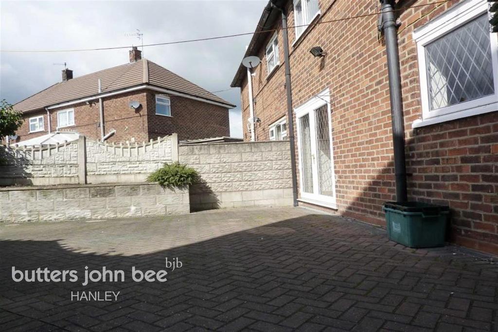 Ruthin Road, Bentilee 3 bed semidetached house to rent £895 pcm (£