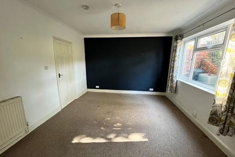 3 bedroom semi-detached house to rent, Auckland Drive, Bevendean