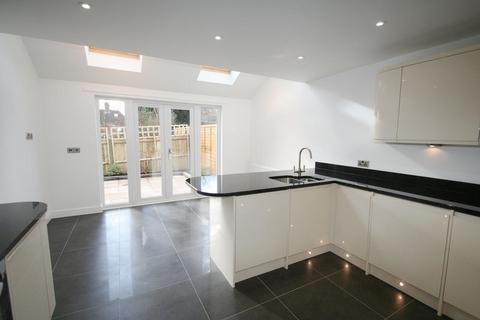 4 bedroom semi-detached house to rent, Kings Road, Rudgwick