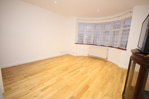 3 bedroom flat to rent, Edgware HA8