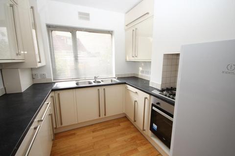 3 bedroom flat to rent, Edgware HA8