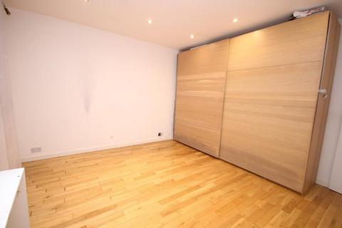 3 bedroom flat to rent, Edgware HA8