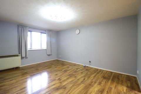 2 bedroom flat to rent, Moray Close, Edgware HA8