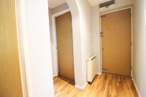 2 bedroom flat to rent, Moray Close, Edgware HA8