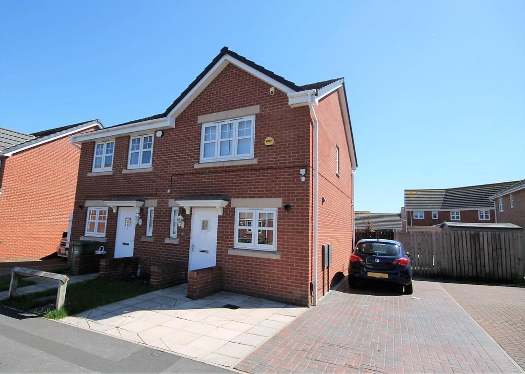 Weddell Court, Thornaby, StocktonOnTees 2 bed semidetached house £