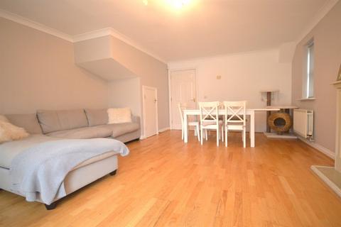 4 bedroom terraced house to rent, Steyning Crescent, Storrington, RH20