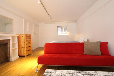 Studio to rent, Crane Court, London, EC4A