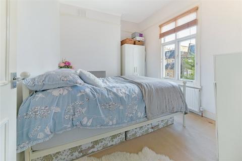 2 bedroom apartment to rent, Cologne Road, London, SW11