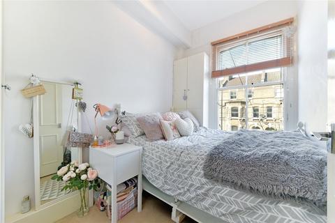 2 bedroom apartment to rent, Cologne Road, London, SW11