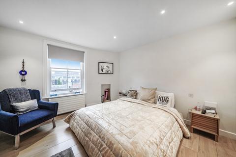 3 bedroom flat to rent, Abbey Court, St John's Wood, London