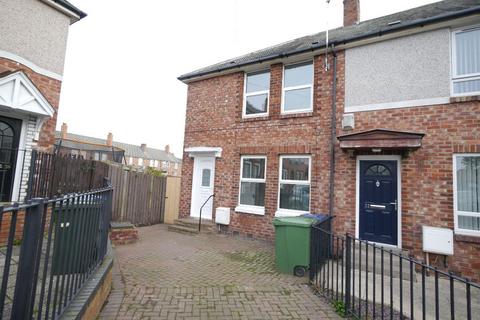 2 bedroom end of terrace house to rent, Monkchester Road - Walker