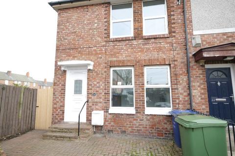 2 bedroom end of terrace house to rent, Monkchester Road - Walker