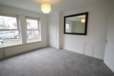 2 bedroom end of terrace house to rent, Monkchester Road - Walker