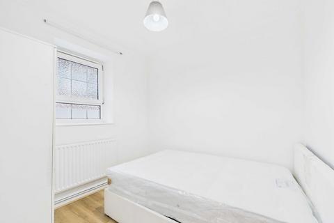 3 bedroom flat to rent, George Row, London Bridge