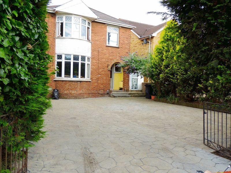 Bridge End Road, Swindon 3 bed detached house £250,000