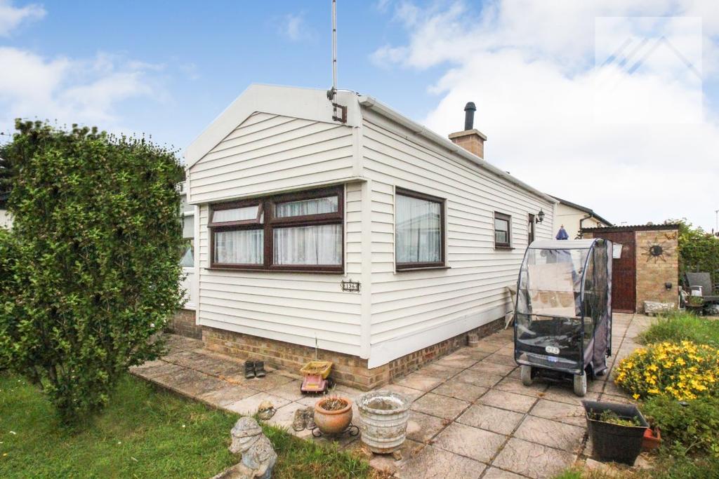 Kings Park Canvey Island Over 50’s only 1 bed bungalow £90,000