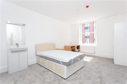 1 bedroom in a house share to rent, Fulham Road, London, SW3