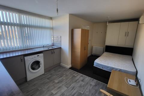 1 bedroom flat to rent, 22 Kelham House, Balby, DN1