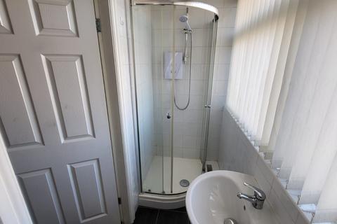 1 bedroom flat to rent, 22 Kelham House, Balby, DN1