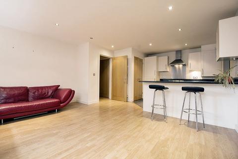 1 bedroom flat to rent, Bridge Court, Walton-On-Thames