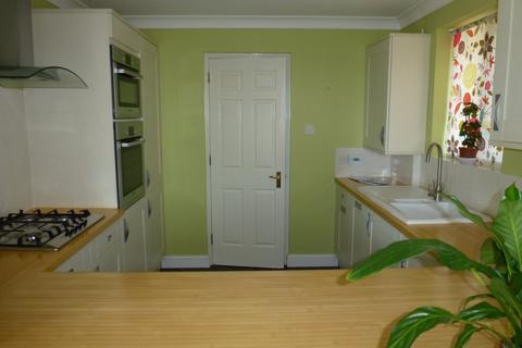 2 bedroom apartment to rent, Mill Street, Redhill