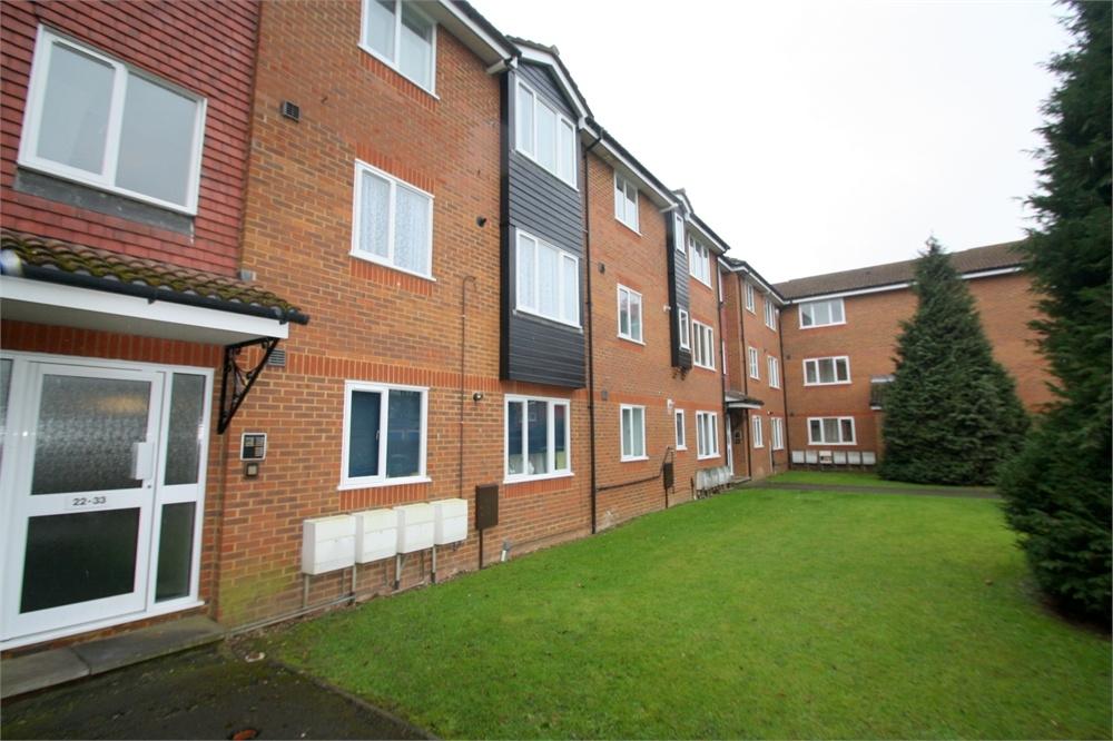Rosefield Road, StainesuponThames, Surrey 1 bed flat £875 pcm (£202 pw)