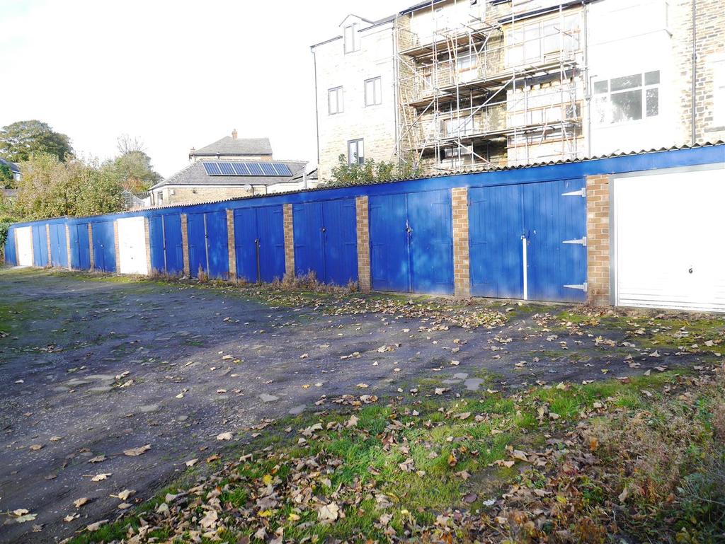 Stone Hall Road, Eccleshill, Bradford, BD2 House for sale £110,000