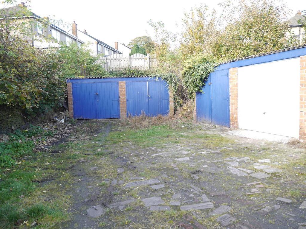 Stone Hall Road, Eccleshill, Bradford, BD2 House for sale £110,000