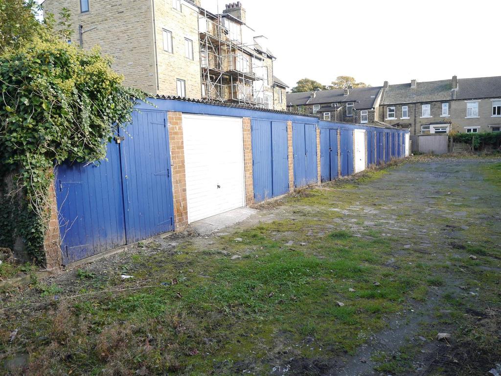 Stone Hall Road, Eccleshill, Bradford, BD2 House for sale £110,000