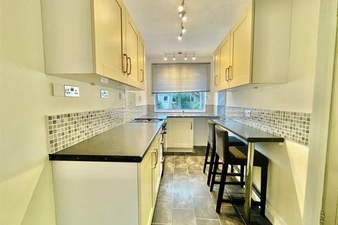 3 bedroom semi-detached house to rent, Cumberland Avenue, Welling, Kent, DA16
