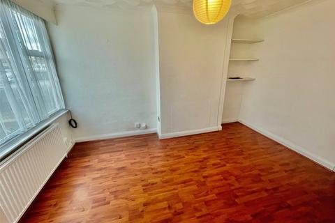 3 bedroom semi-detached house to rent, Cumberland Avenue, Welling, Kent, DA16