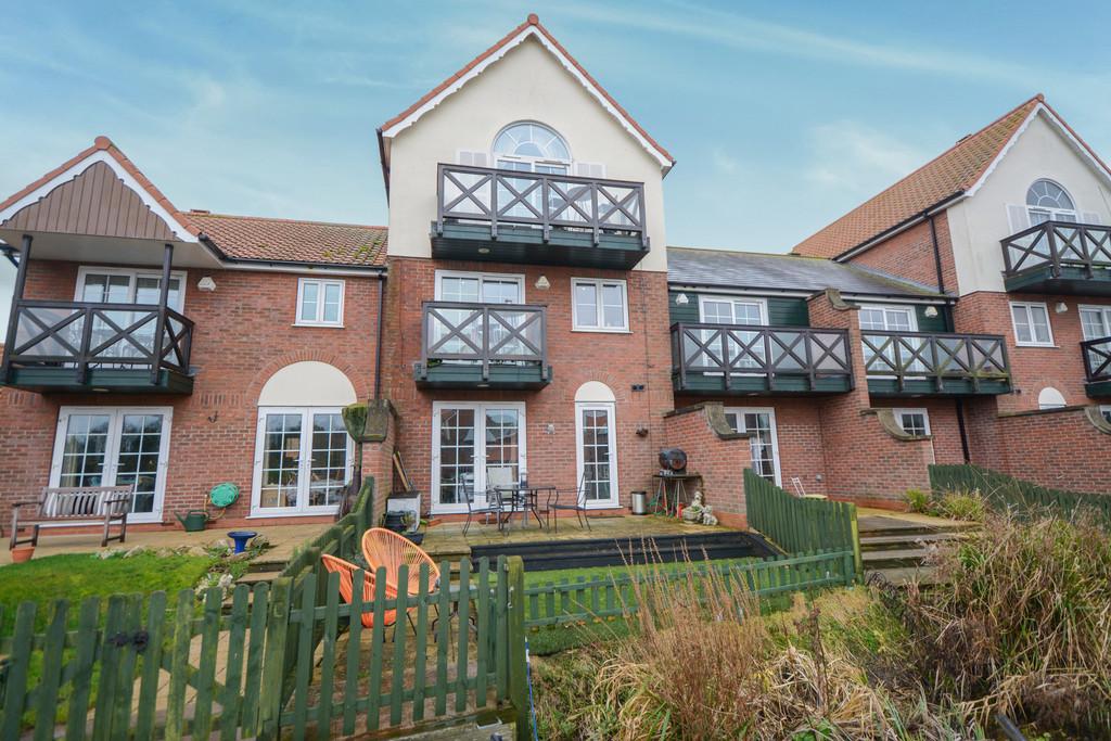 Bridge Walk, Burton Waters, Lincoln 4 bed townhouse £280,000
