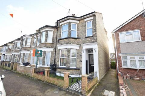 Eton Road, Clacton-on-Sea, Essex, CO15 3QA