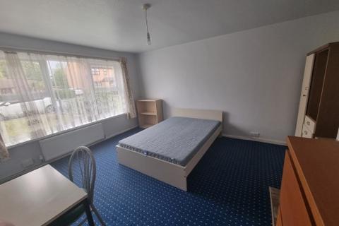 4 bedroom terraced house to rent, 5 Marloes Walk, Sydenham, Leamington Spa, CV31 1PA