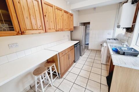 5 bedroom end of terrace house to rent, 71 Tachbrook Street, Leamington Spa