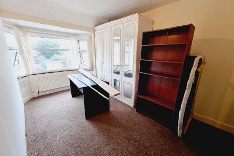 4 bedroom semi-detached house to rent, 6 Charlotte Street, Leamington Spa