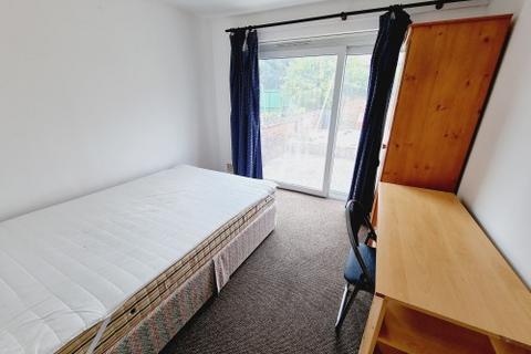 5 bedroom semi-detached house to rent, 18 Charlotte Street, Leamington Spa