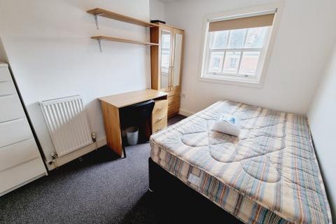 8 bedroom flat to rent, Flat 2, 131-135 Regent Street, Leamington Spa
