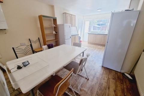 5 bedroom semi-detached house to rent - 15 Campion Road, Leamington Spa