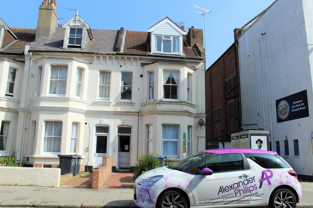 Rowlands Road, Worthing, BN11 1 bed flat £645 pcm (£149 pw)
