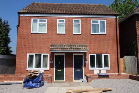 2 bedroom semi-detached house to rent, Buckley Road, Leamington Spa