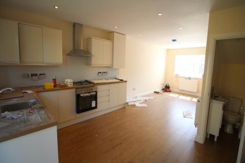 2 bedroom semi-detached house to rent, Buckley Road, Leamington Spa