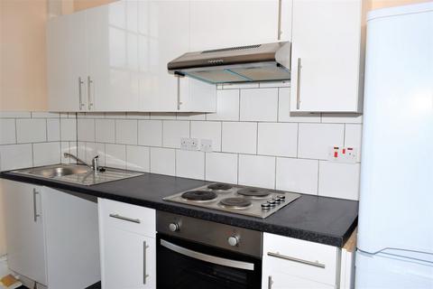 1 bedroom flat to rent, Harmer Street, Gravesend DA12