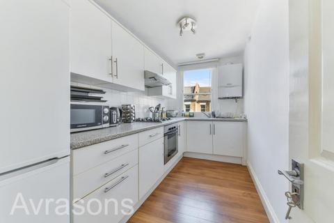 3 bedroom flat to rent, CREWDSON ROAD, OVAL